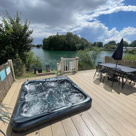 Lakeside Retreat 2 With Hot Tub, Private Fishing Peg Situated At Tattershall Lakes Country Park Luaran gambar