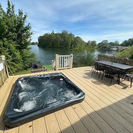 Lakeside Retreat 2 With Hot Tub, Private Fishing Peg Situated At Tattershall Lakes Country Park Luaran gambar