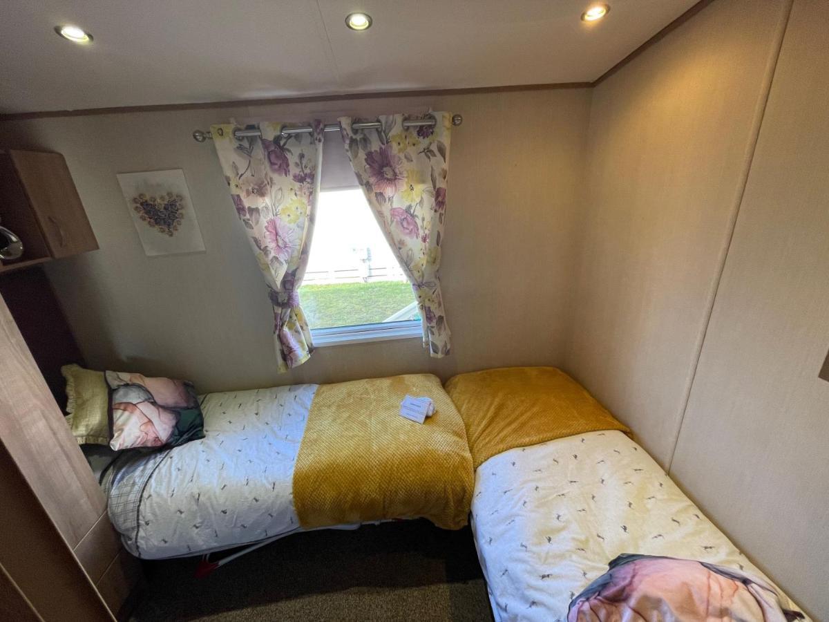 Lakeside Retreat 2 With Hot Tub, Private Fishing Peg Situated At Tattershall Lakes Country Park Luaran gambar