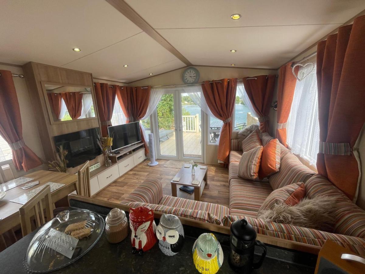 Lakeside Retreat 2 With Hot Tub, Private Fishing Peg Situated At Tattershall Lakes Country Park Luaran gambar