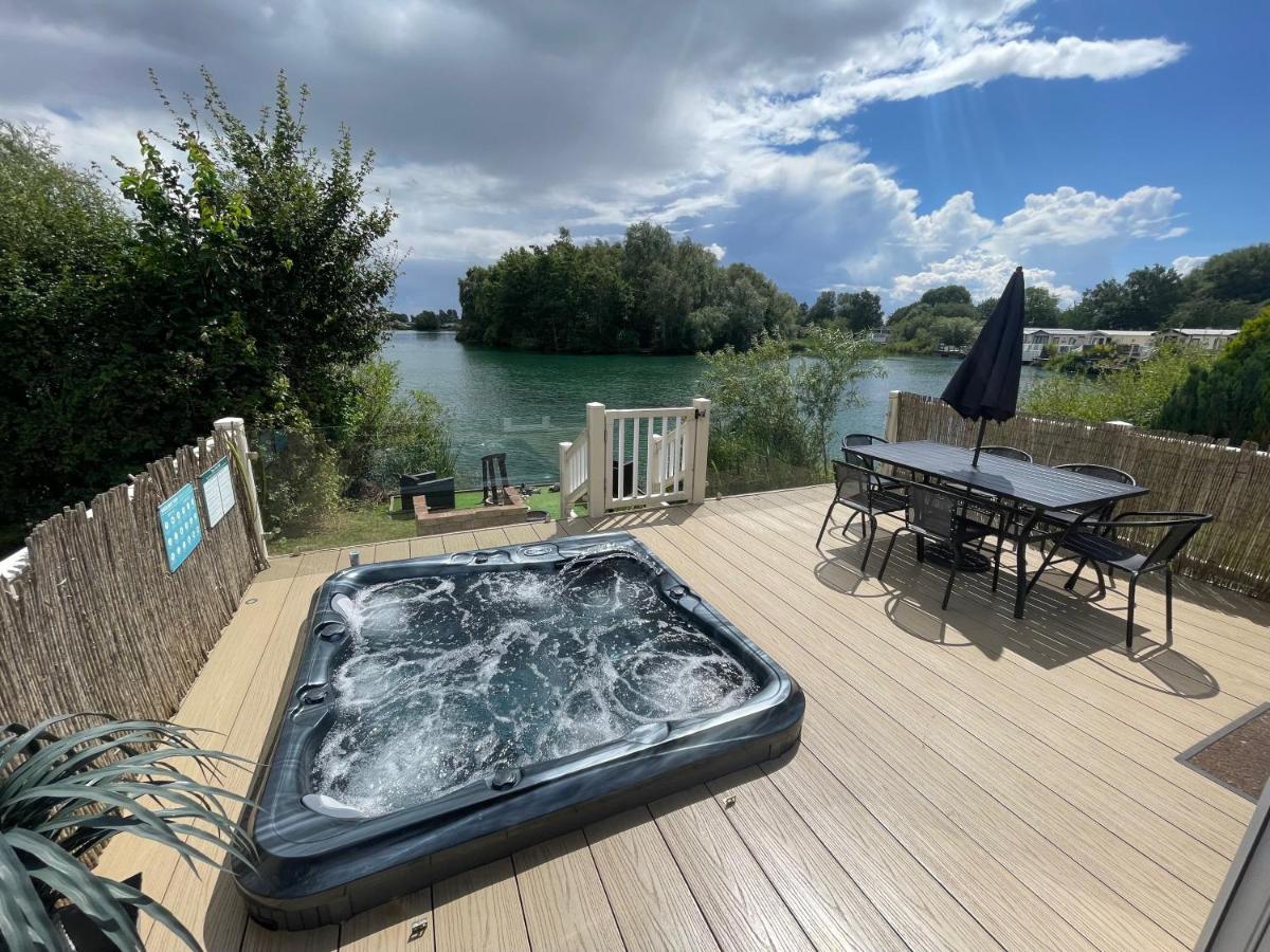 Lakeside Retreat 2 With Hot Tub, Private Fishing Peg Situated At Tattershall Lakes Country Park Luaran gambar