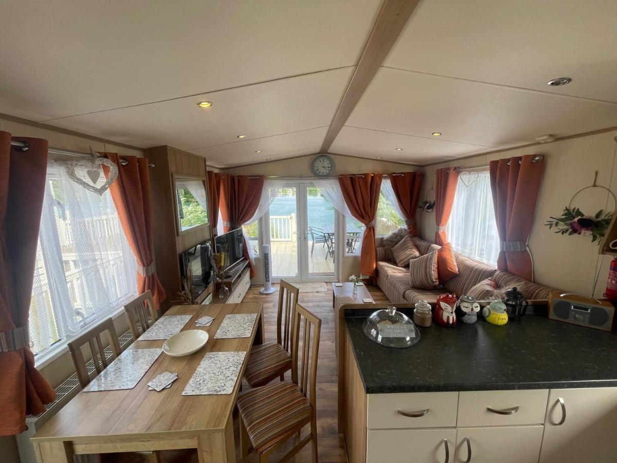 Lakeside Retreat 2 With Hot Tub, Private Fishing Peg Situated At Tattershall Lakes Country Park Luaran gambar